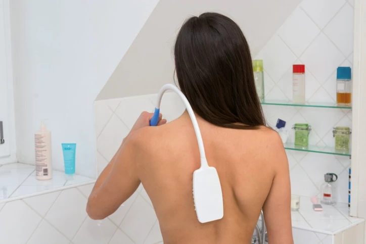 Brosse courbe pour le dos