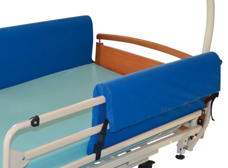 Protection en mousse formée pour barrière de lit