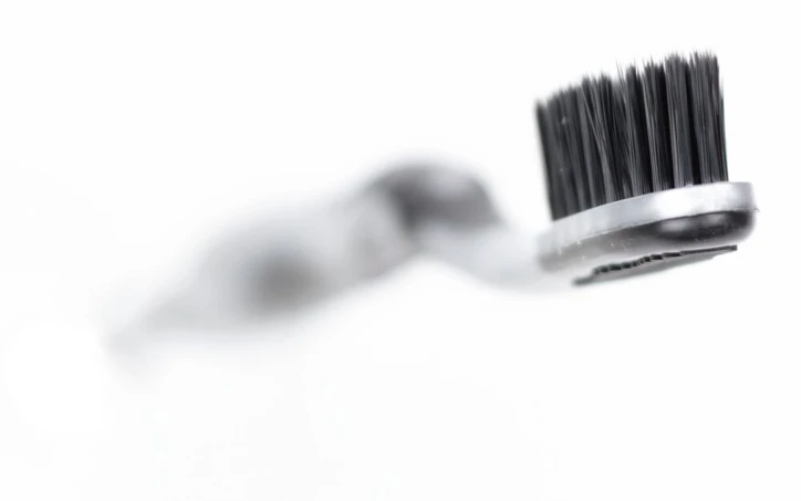 Brosse à dents SUPERWHITE® BLACK EDITION
