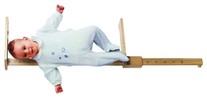 Toise bébé en bois