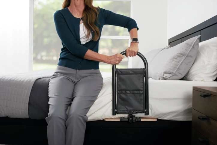 Poignée de lit canne