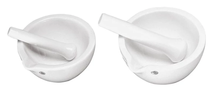 Mortier et pilon en porcelaine