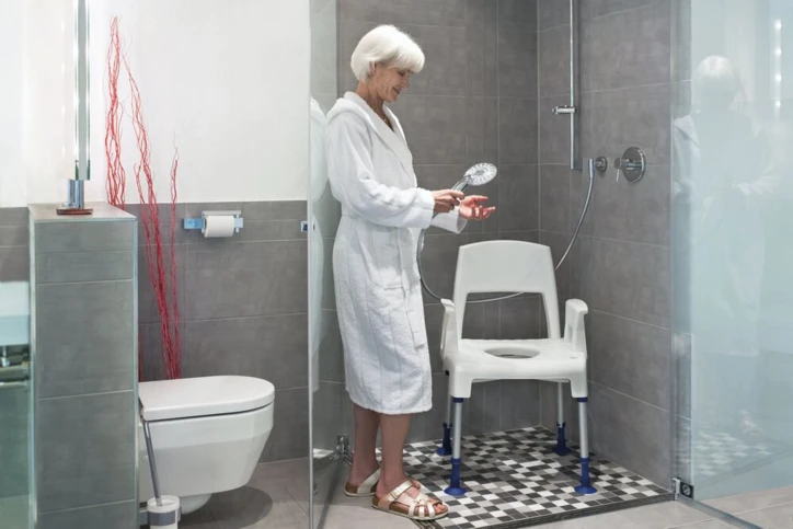 Chaise de douche et toilettes AQUATEC PICO