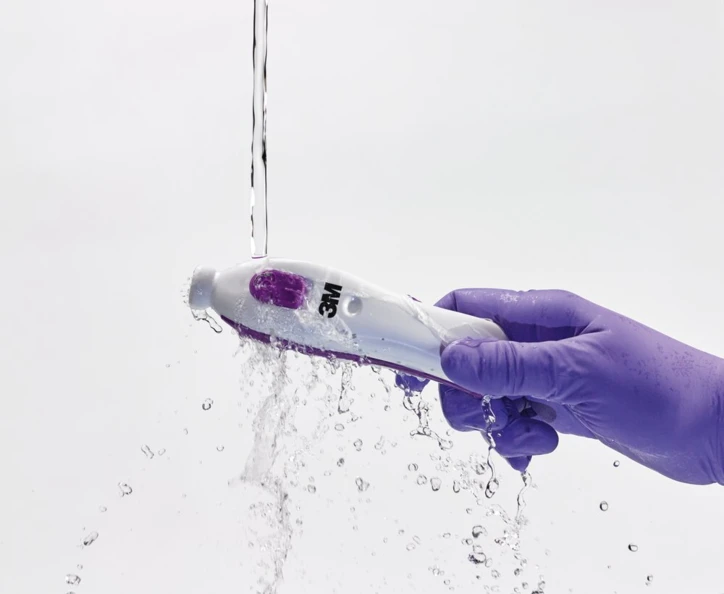 Tondeuse chirurgicale à tête pivotante