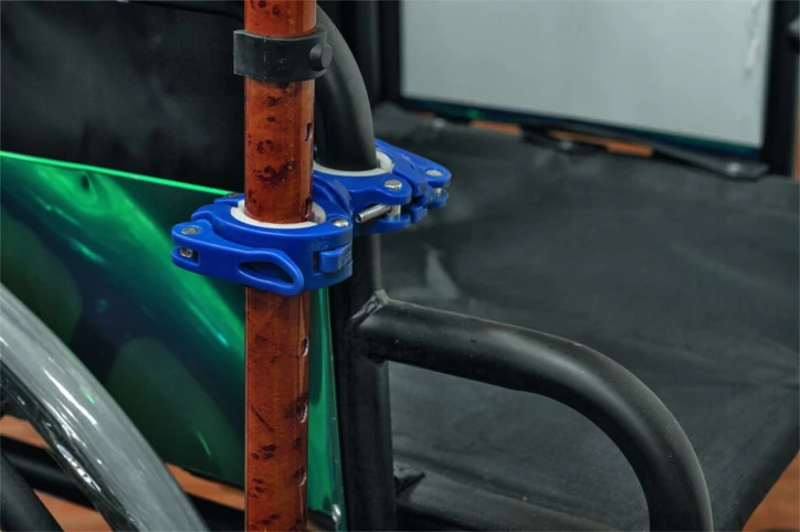 Porte-canne/béquille pour fauteuil roulant/déambulateur