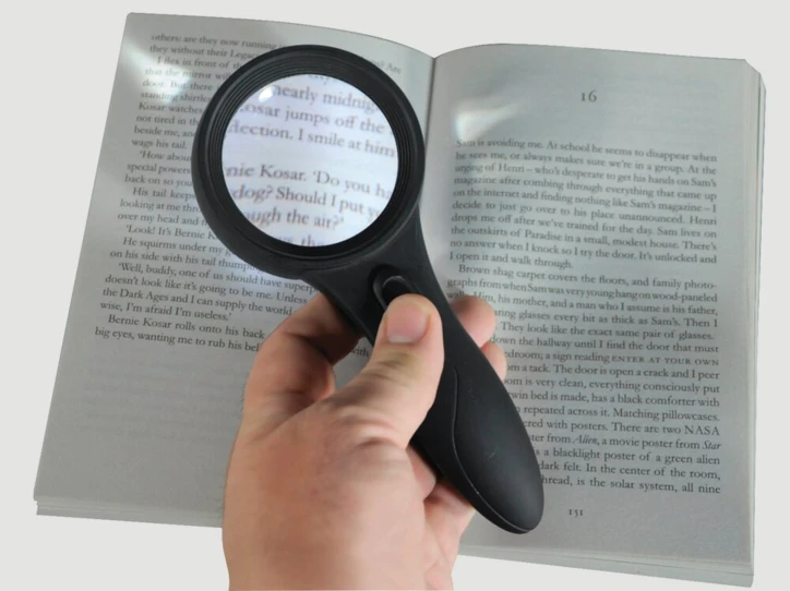 Loupe de poche à LED