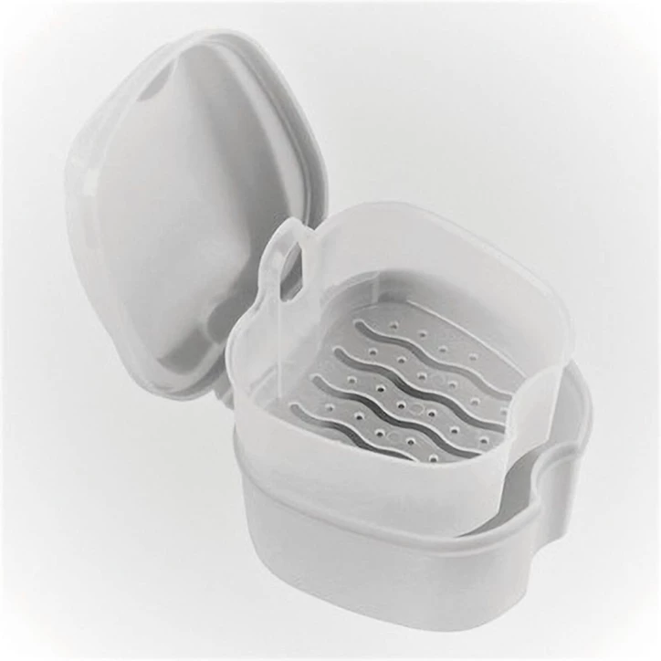Boîte à dentier avec égouttoir