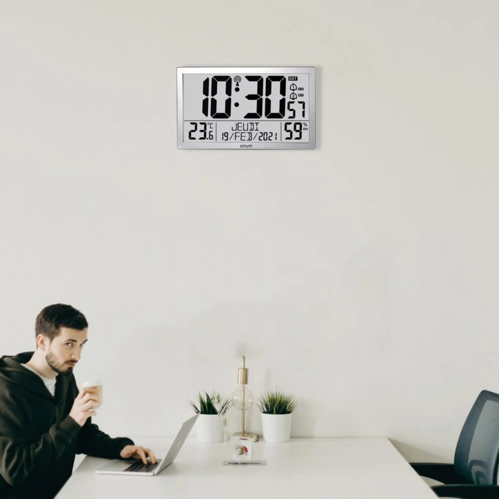 Horloge RC calendrier digital géant