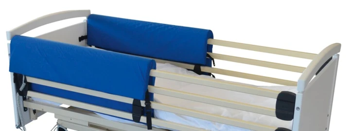 Protection en mousse formée pour barrière de lit