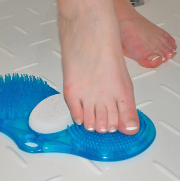 Brosse pour pieds avec pierre ponce